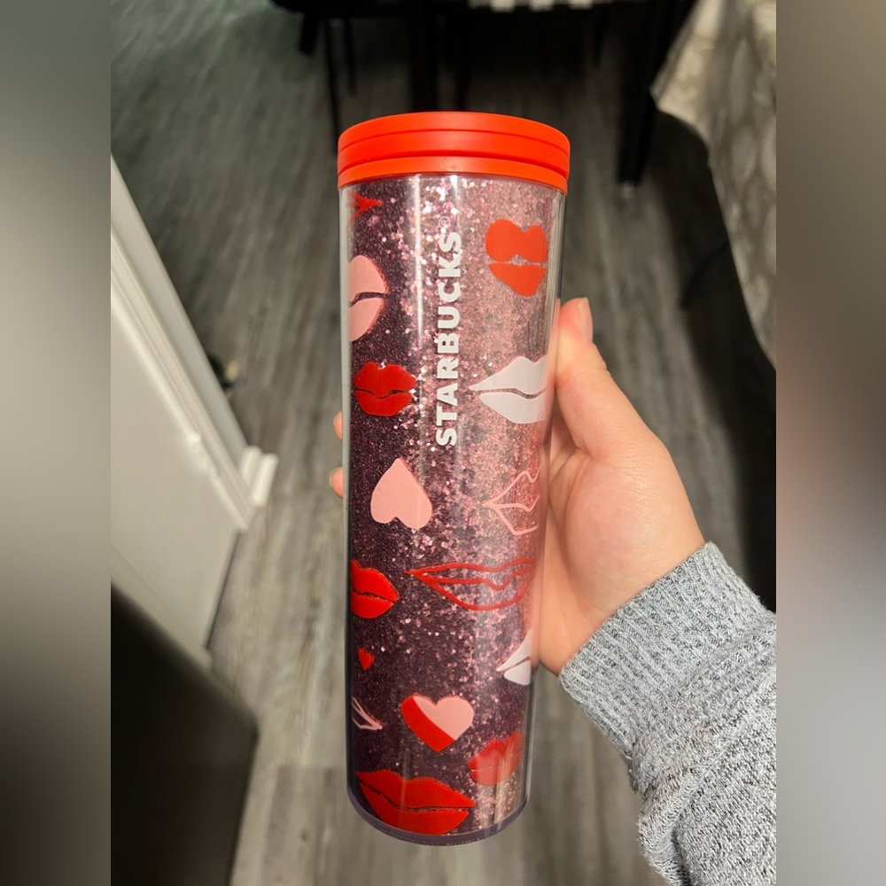 Both cups non straw tumblers